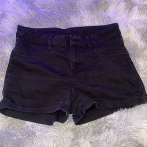 H&M BLACK SHORTS